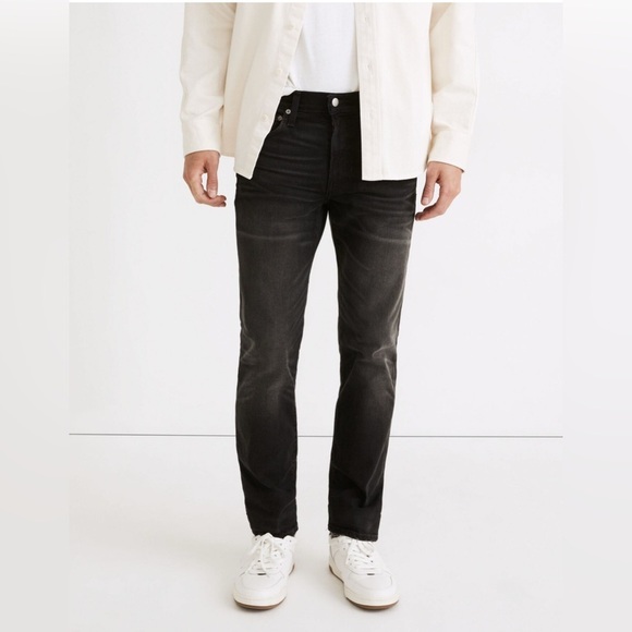 NWT Black Slim Day 2 nite Cotton 5 pocket distressed Jean in Everton Wash 30 - Picture 1 of 5